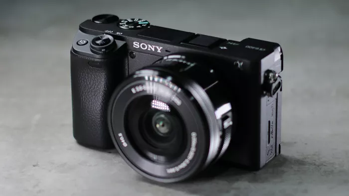 Kamera Mirrorless atau DSLR